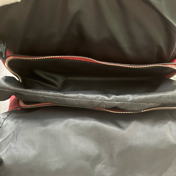 Guess purse - Picture 9 of 9